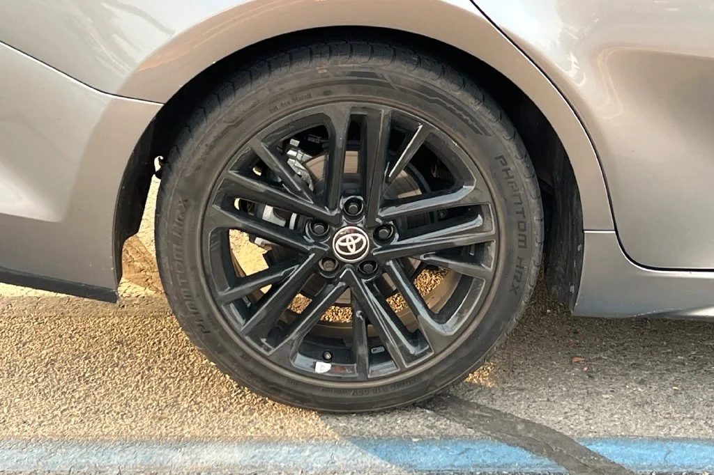 Used 2025  Toyota SE image 5