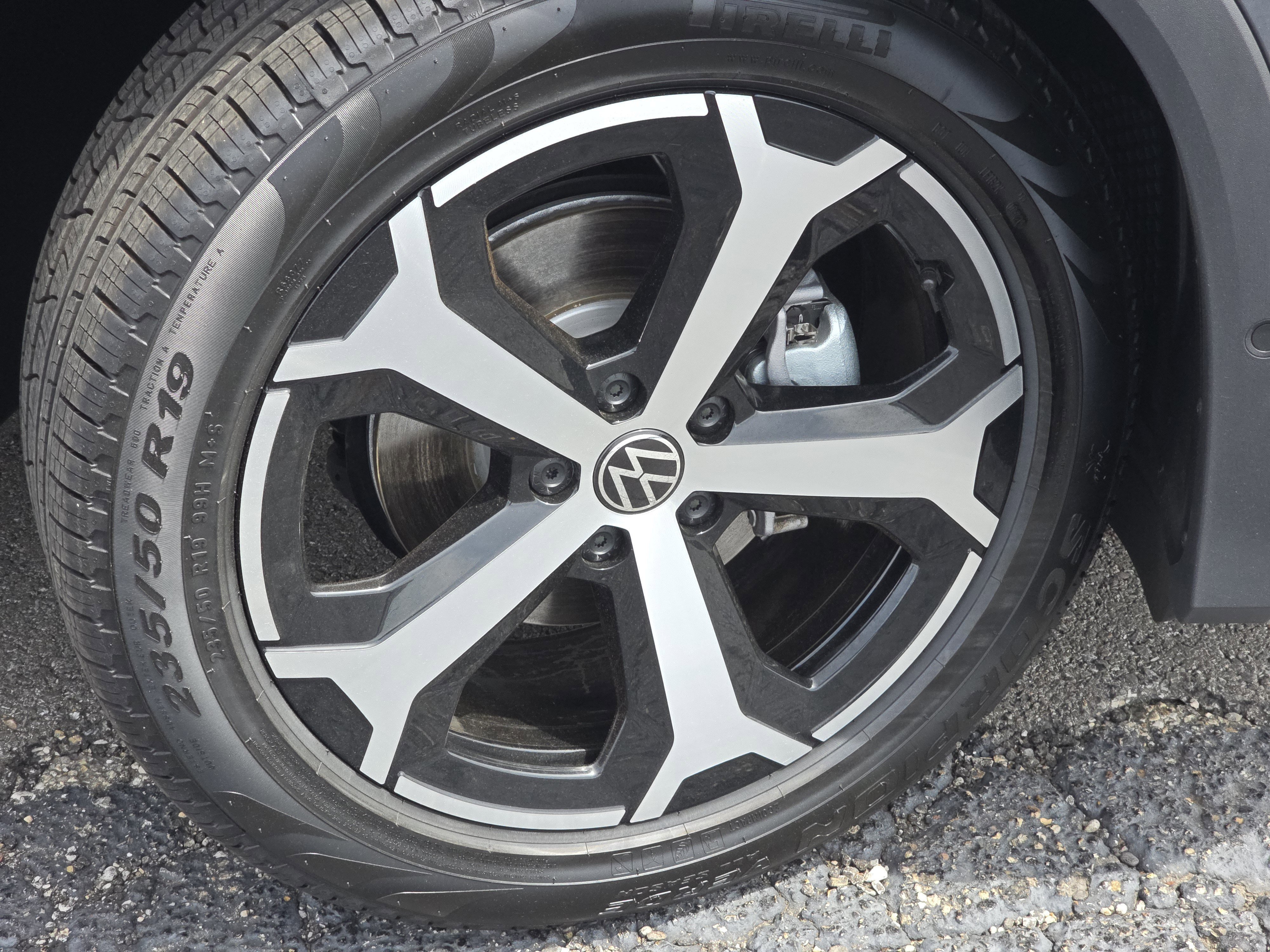 New 2026 Platinum Gray Metallic Volkswagen SE image 15