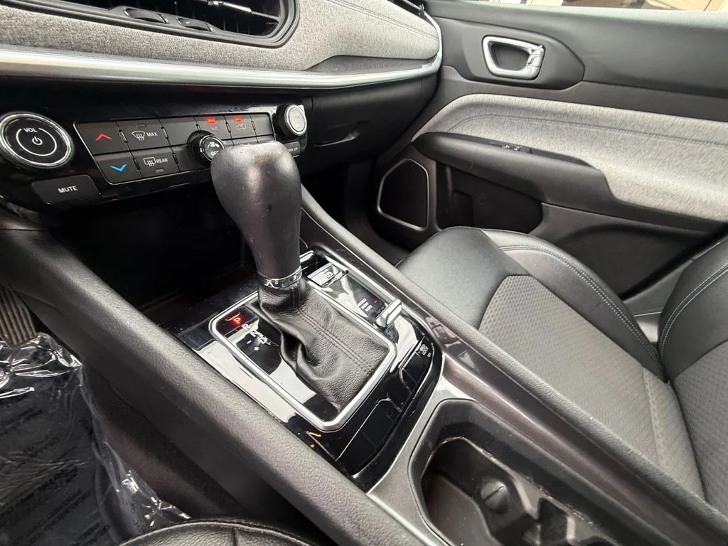 Used 2024 Black Jeep Latitude image 23