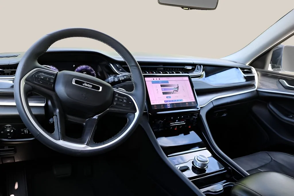 Used 2023 Silver Jeep Limited image 14