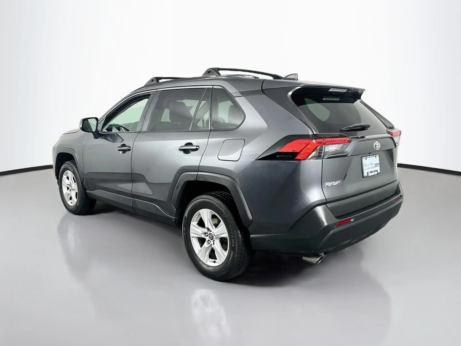 Used 2021 Magnetic Gray Metallic Toyota XLE image 5