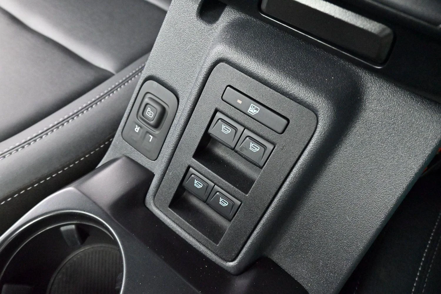 Used 2025 Oxford White Ford Badlands image 26