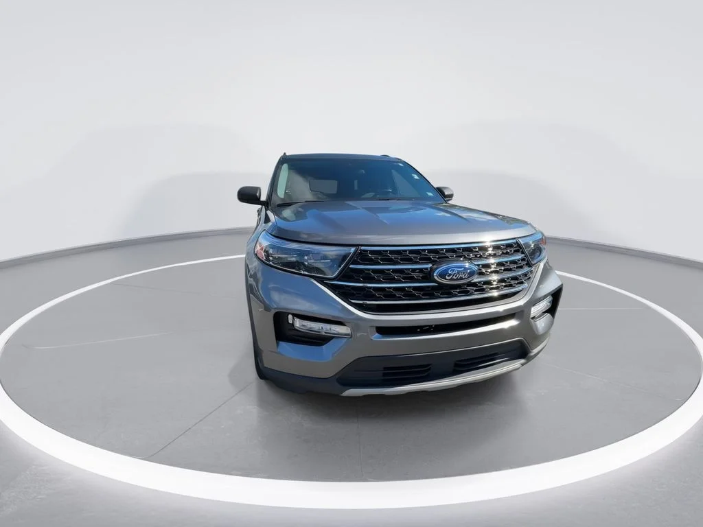 Used 2023 Gray Ford XLT image 3