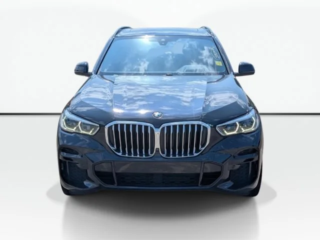 Used 2022 Black BMW xDrive40i image 2