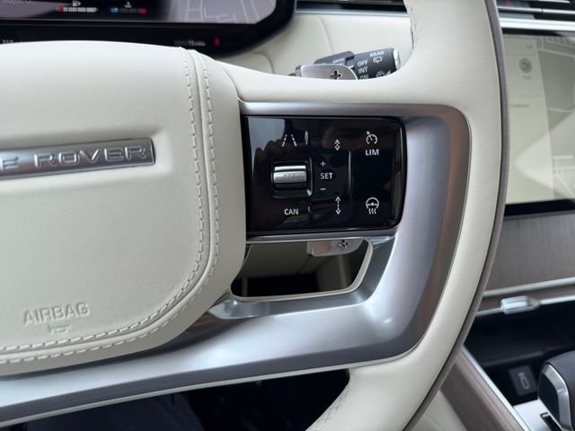 New 2026 Ostuni Pearl White Land Rover SE image 23