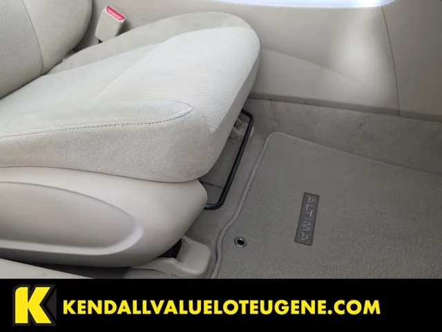 Used 2013 Beige Nissan 2.5 SV image 28