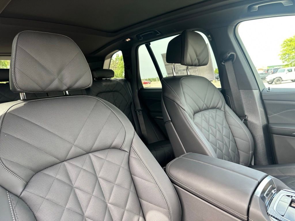 New 2026 Manhattan Green Metallic BMW xDrive40i image 25