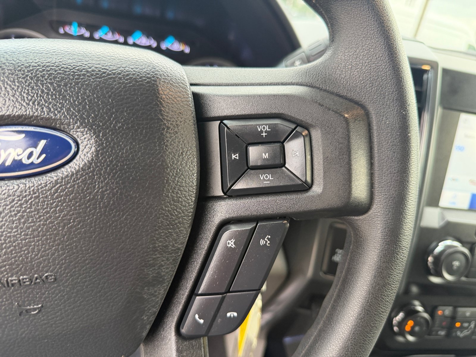 Certified Used 2022 Oxford White Ford XLT image 25