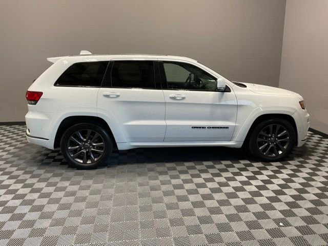 Used 2019 Bright White Clearcoat Jeep High Altitude image 6