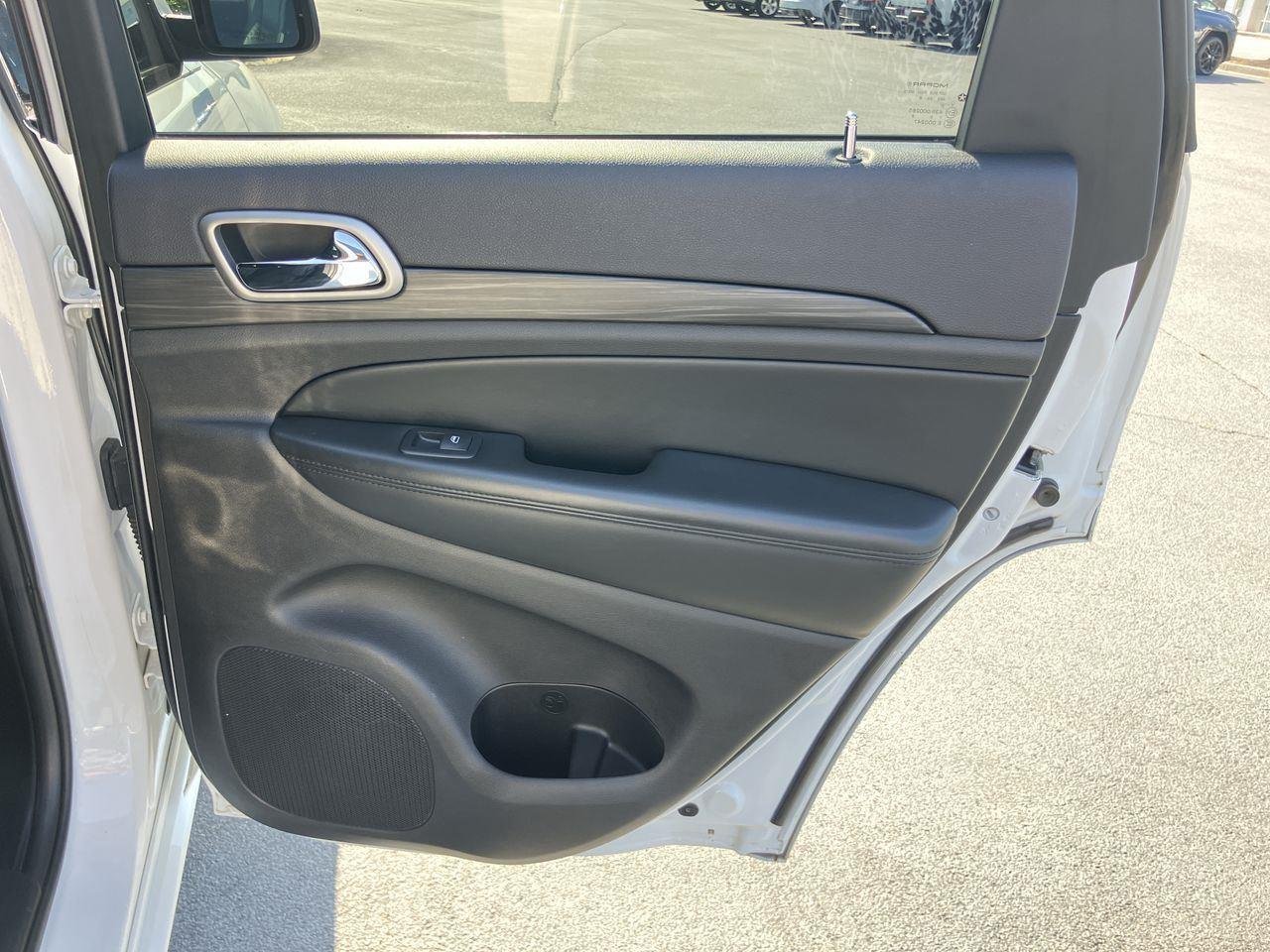 Used 2019 White (Bright White Clearcoat) Jeep Altitude image 29