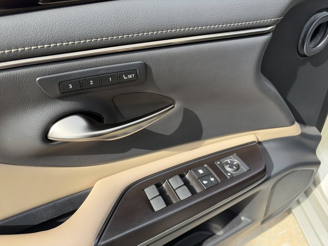 Used 2019 Moonbeam Beige Met Lexus ES 350 image 19