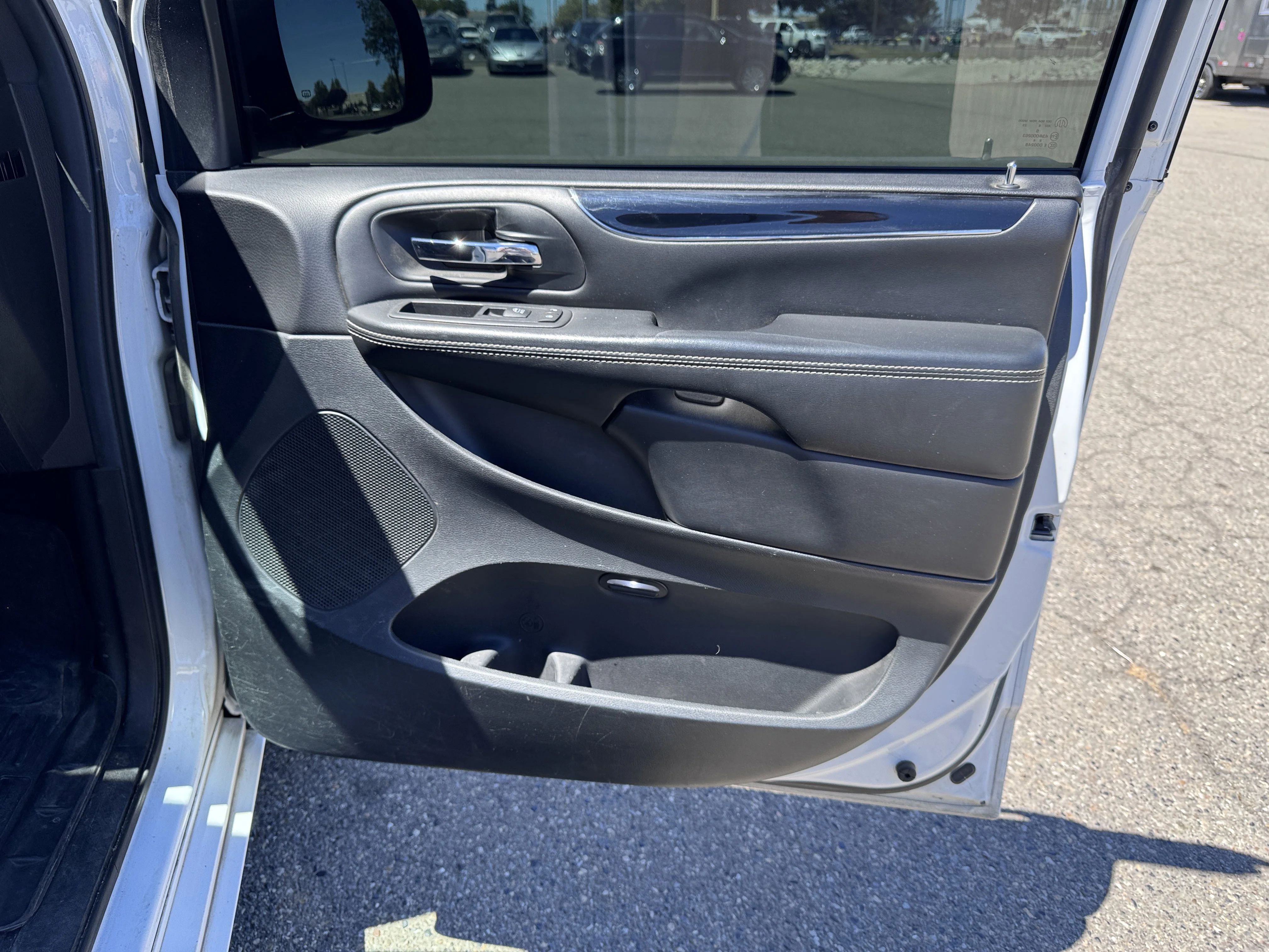 Used 2016 Bright White Clearcoat Dodge SXT Plus image 40