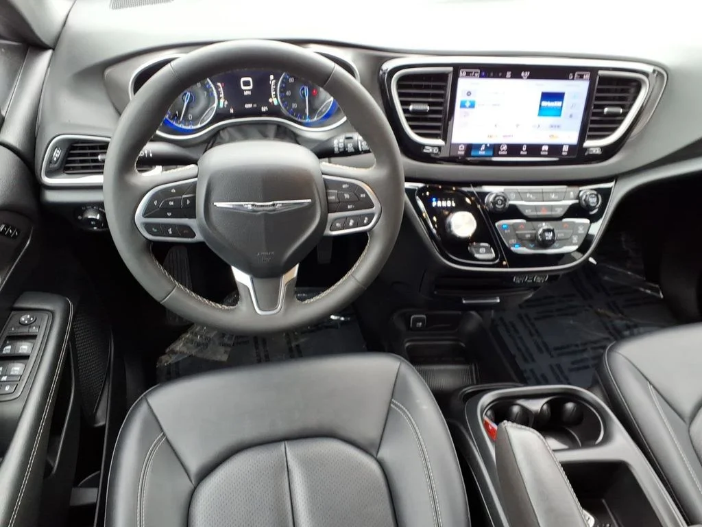 2025 Chrysler Pacifica Select - Photo 14