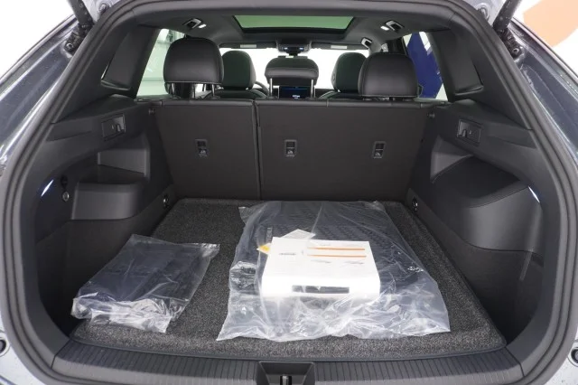 New 2026 Platinum Gray Metallic Volkswagen 2.0T SE R-Line Black image 8