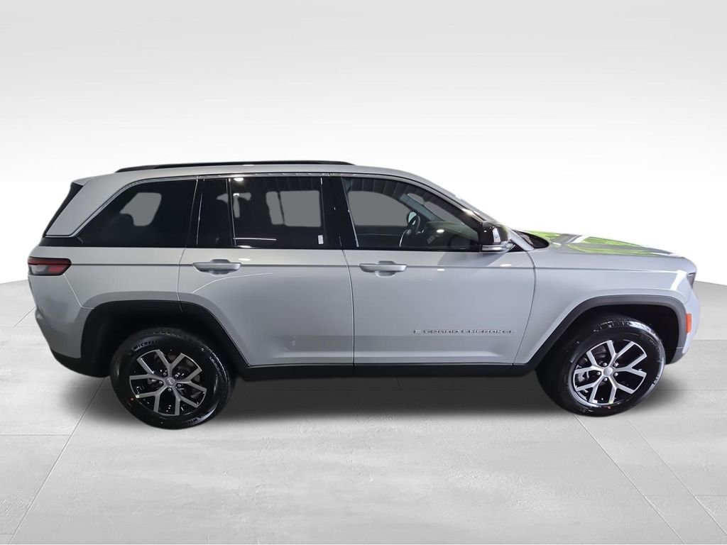 Used 2025 Silver Jeep Limited image 11