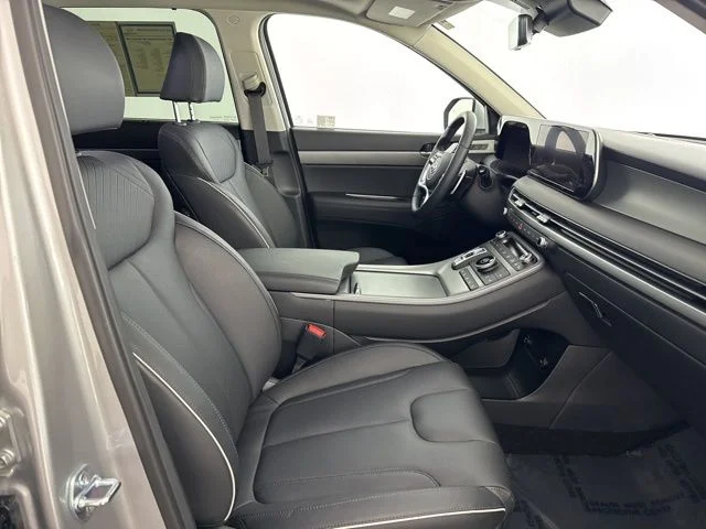 Used 2025 Silver Hyundai SEL Premium image 25