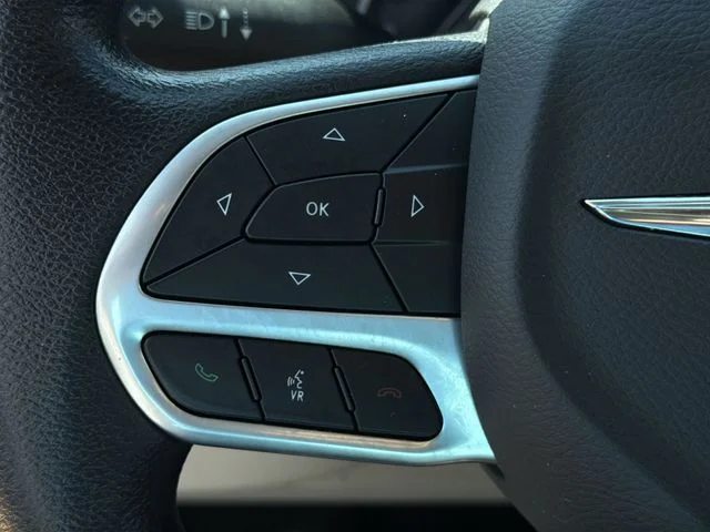 Used 2021 White Chrysler L image 25