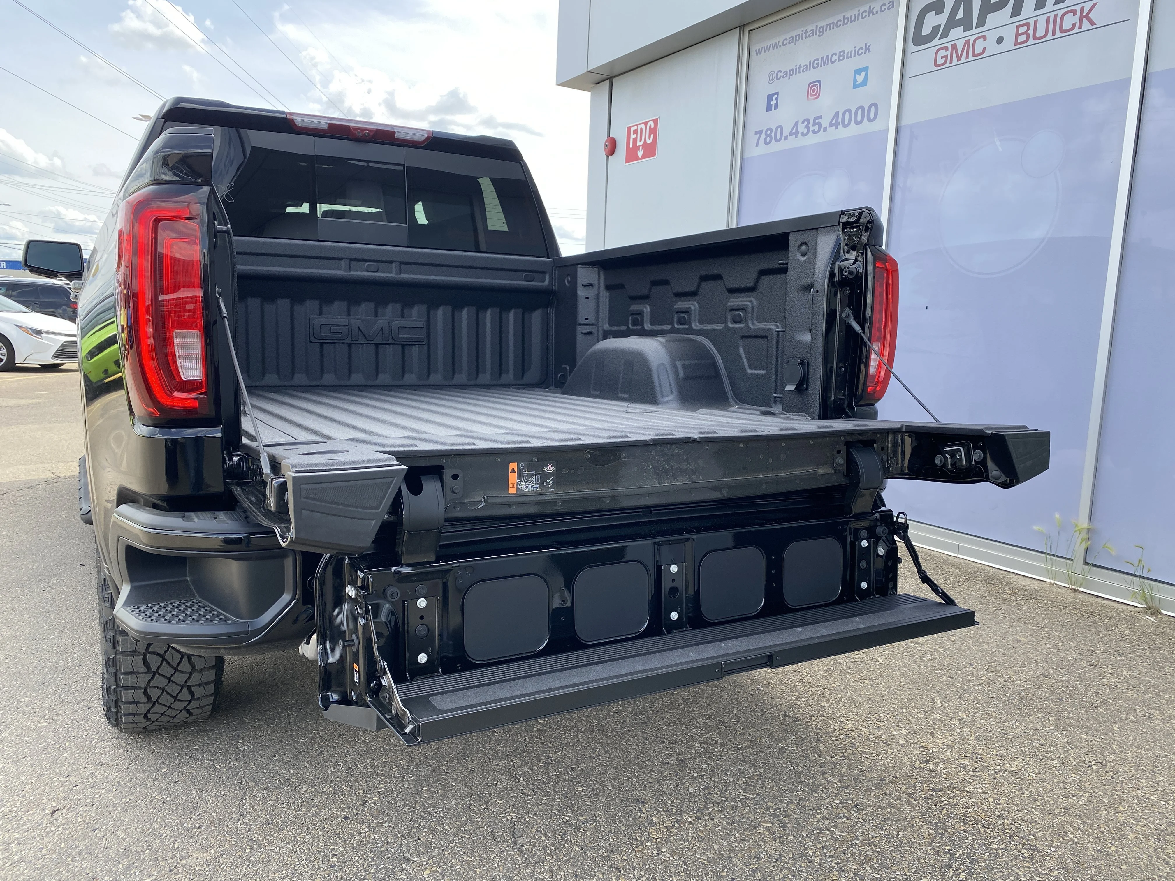 New 2026 ONYX BLACK GMC AT4 image 5
