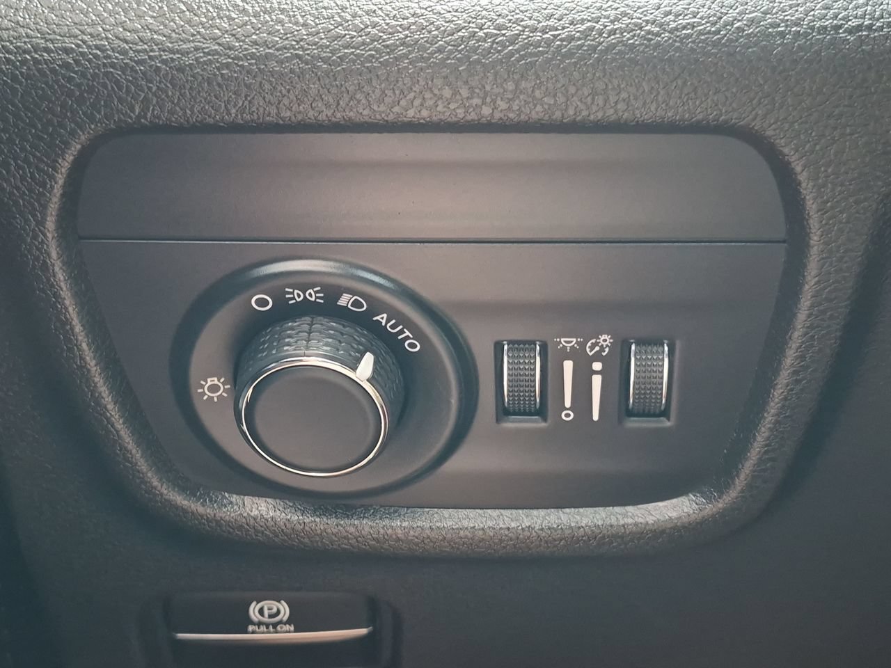 Used 2022 Diamond Black Crystal Pearlcoat Jeep Laredo image 20