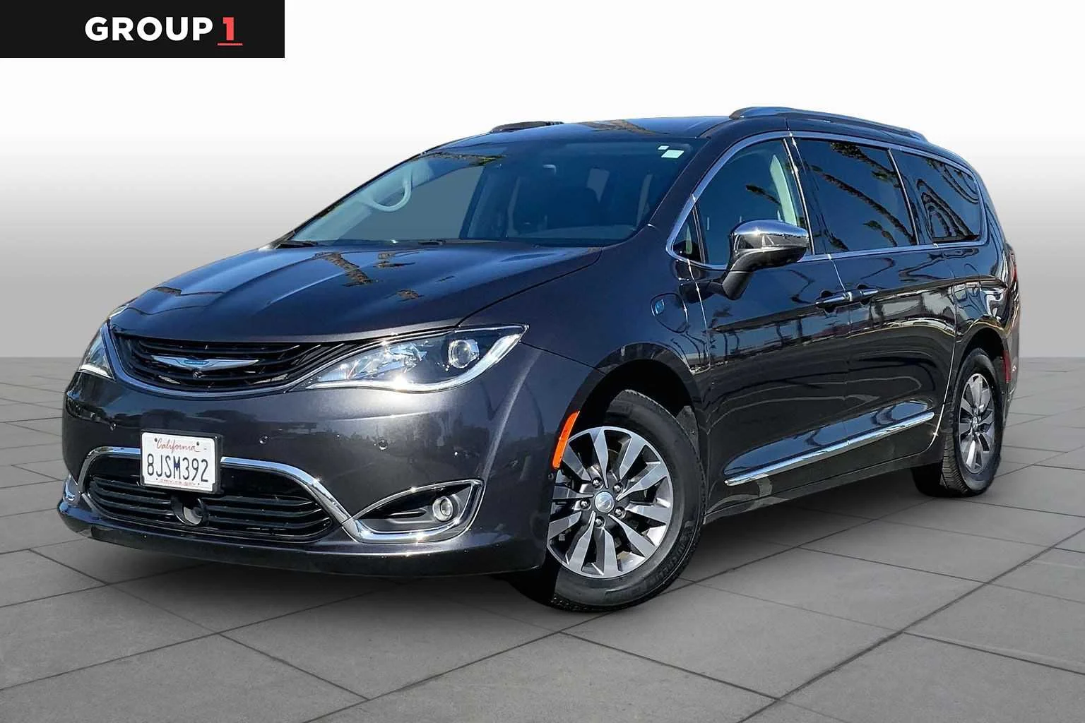 2019 Chrysler Pacifica Hybrid Limited's photo