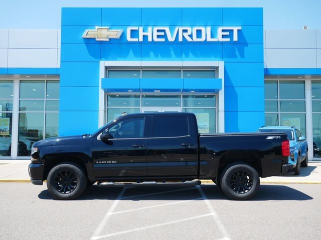 Used 2018 Chevrolet Silverado 1500 LT with VIN 3GCUKREC6JG486684 for sale in Roseville, Minnesota