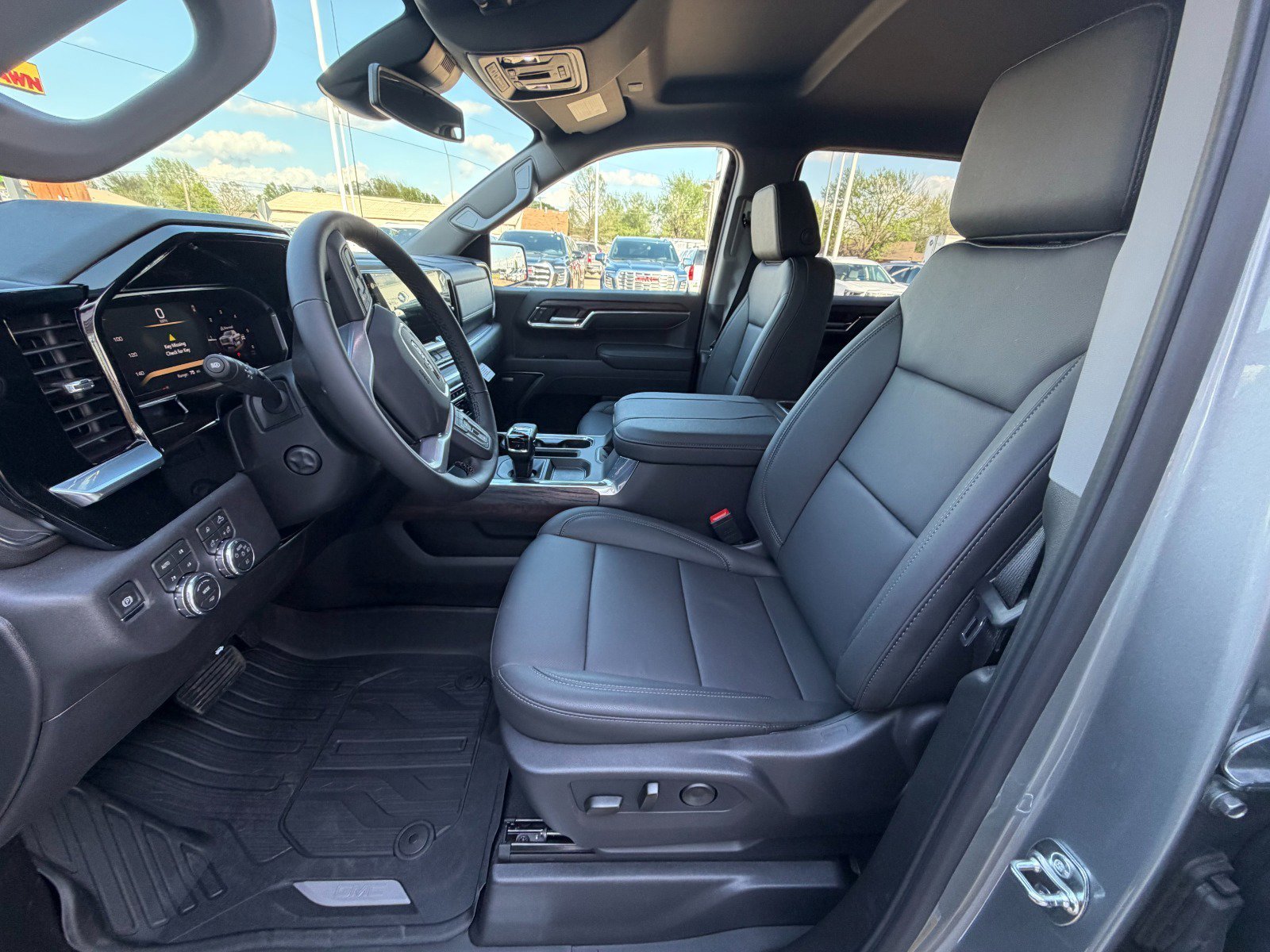 View vehicle photo 7