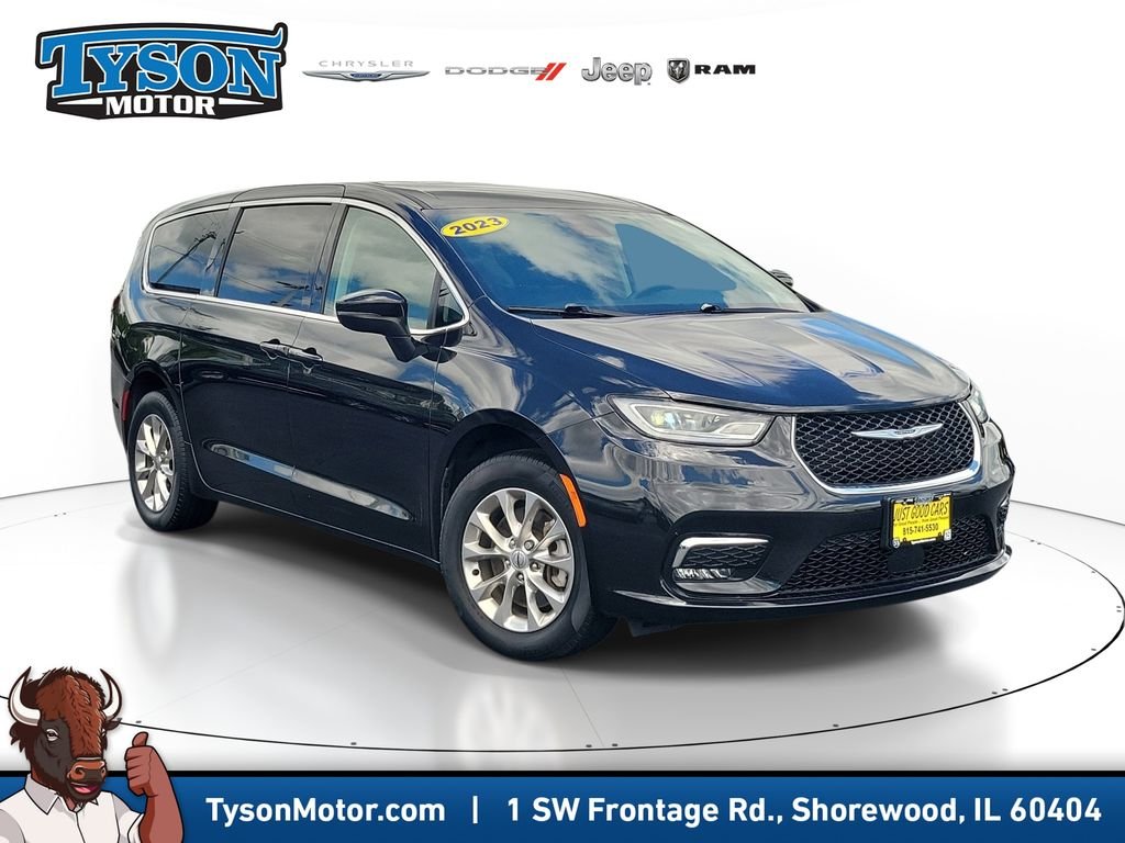 2023 Chrysler Pacifica Touring L AWD's photo