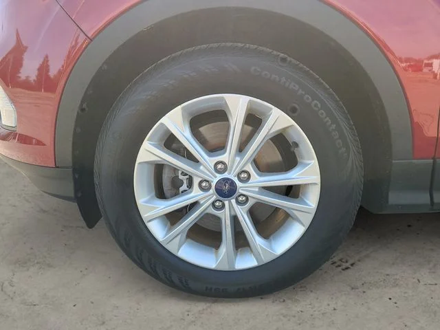 Used 2017 Red Ford SE image 14