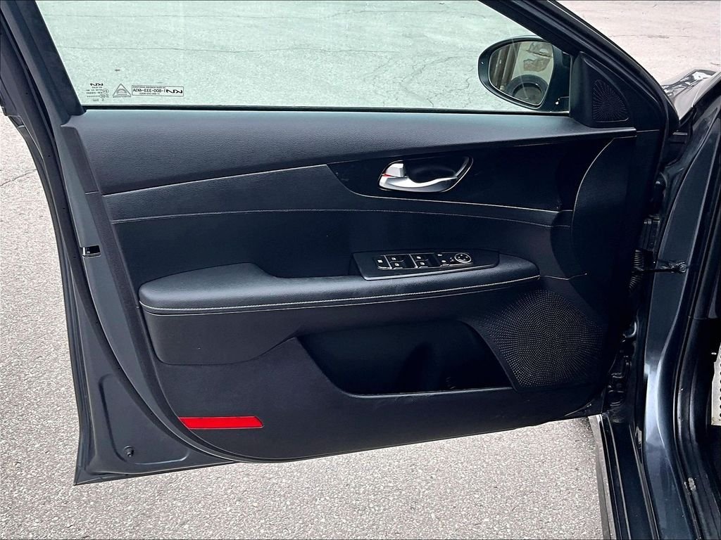 Used 2023 Gravity Gray Kia GT-Line image 9