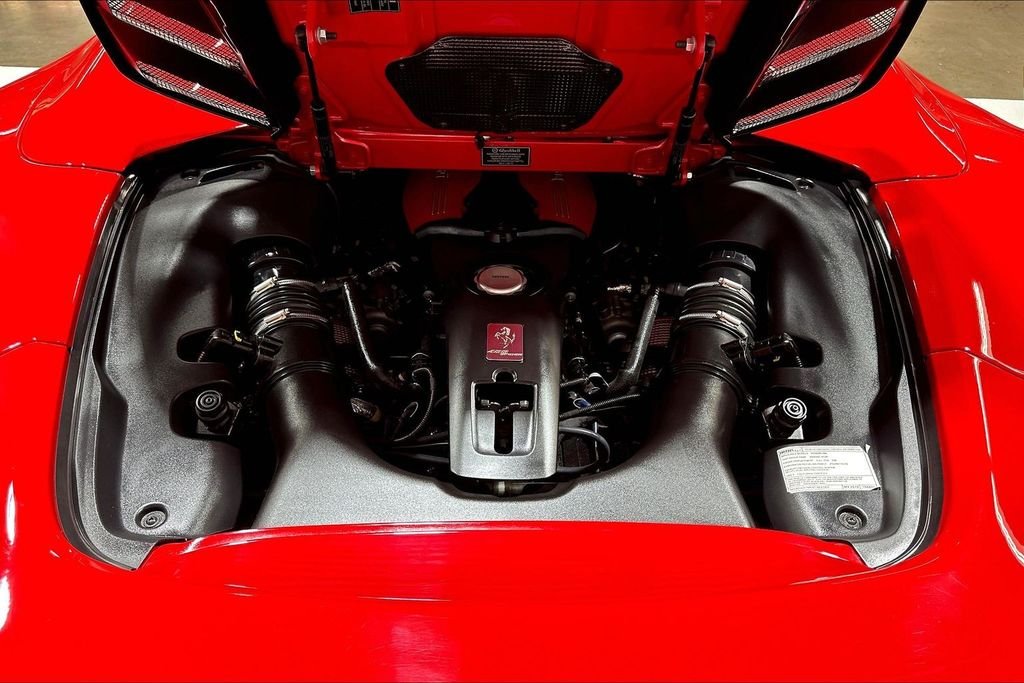 Used 2018  Ferrari  image 23