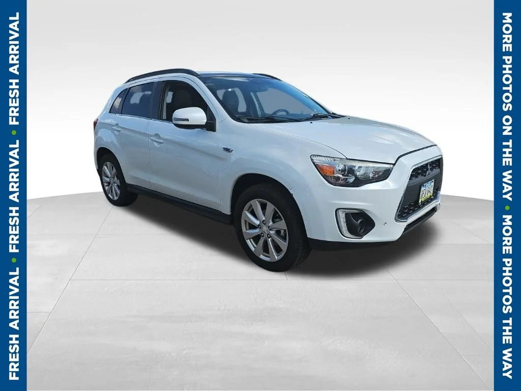 Used 2015  Mitsubishi GT image 1