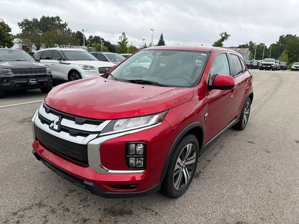 Used 2021  Mitsubishi 2.0 ES image 2