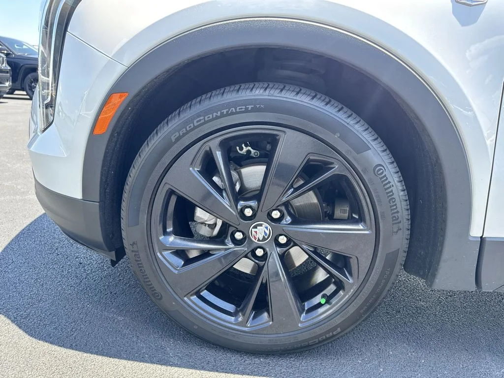 Used 2019 White Cadillac Sport image 10