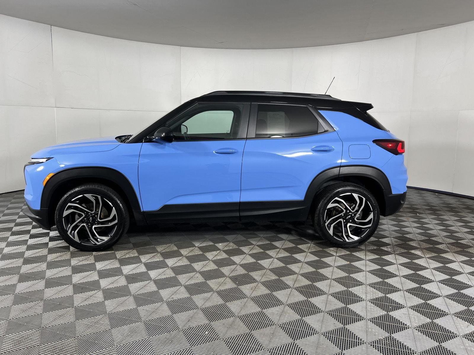 Used 2024 Fountain Blue Chevrolet RS image 31