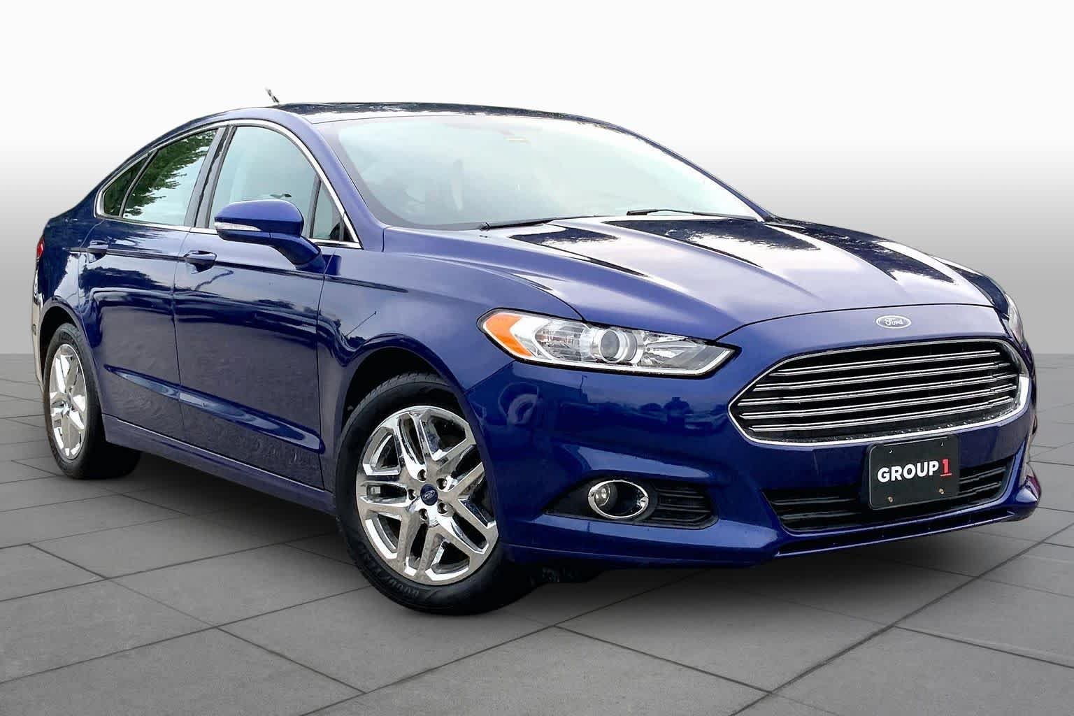 Used 2013 Deep Impact Blue Ford SE image 3
