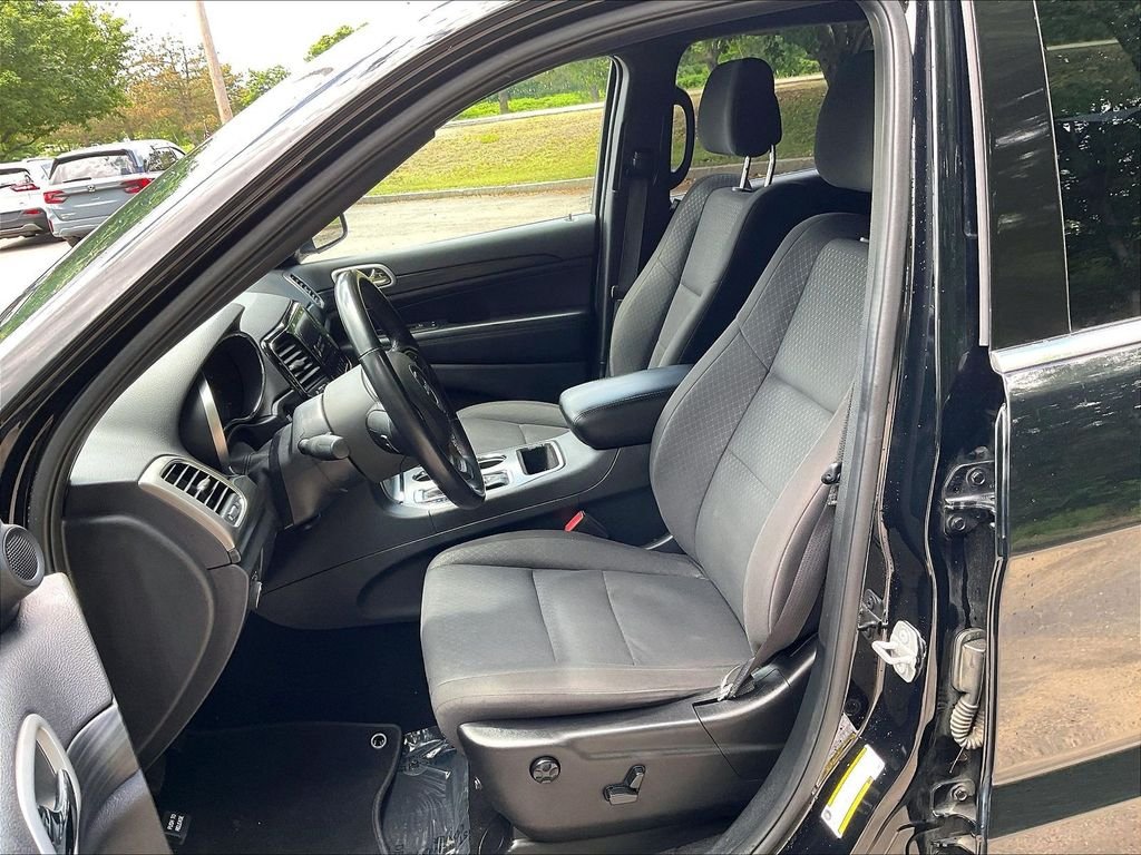 Used 2020 Black Jeep Laredo E image 10