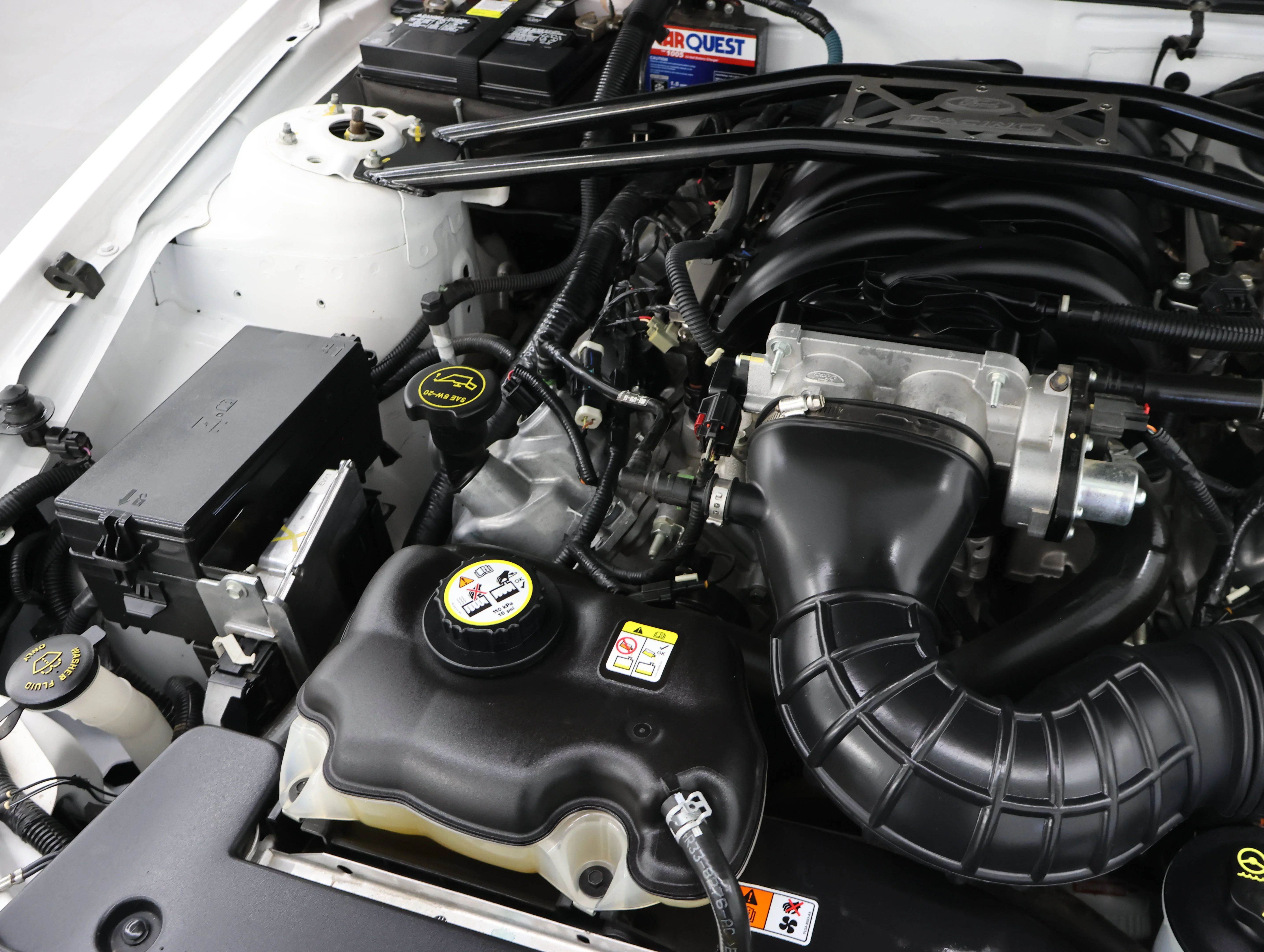 Used 2007 Performance White Ford GT Premium image 17