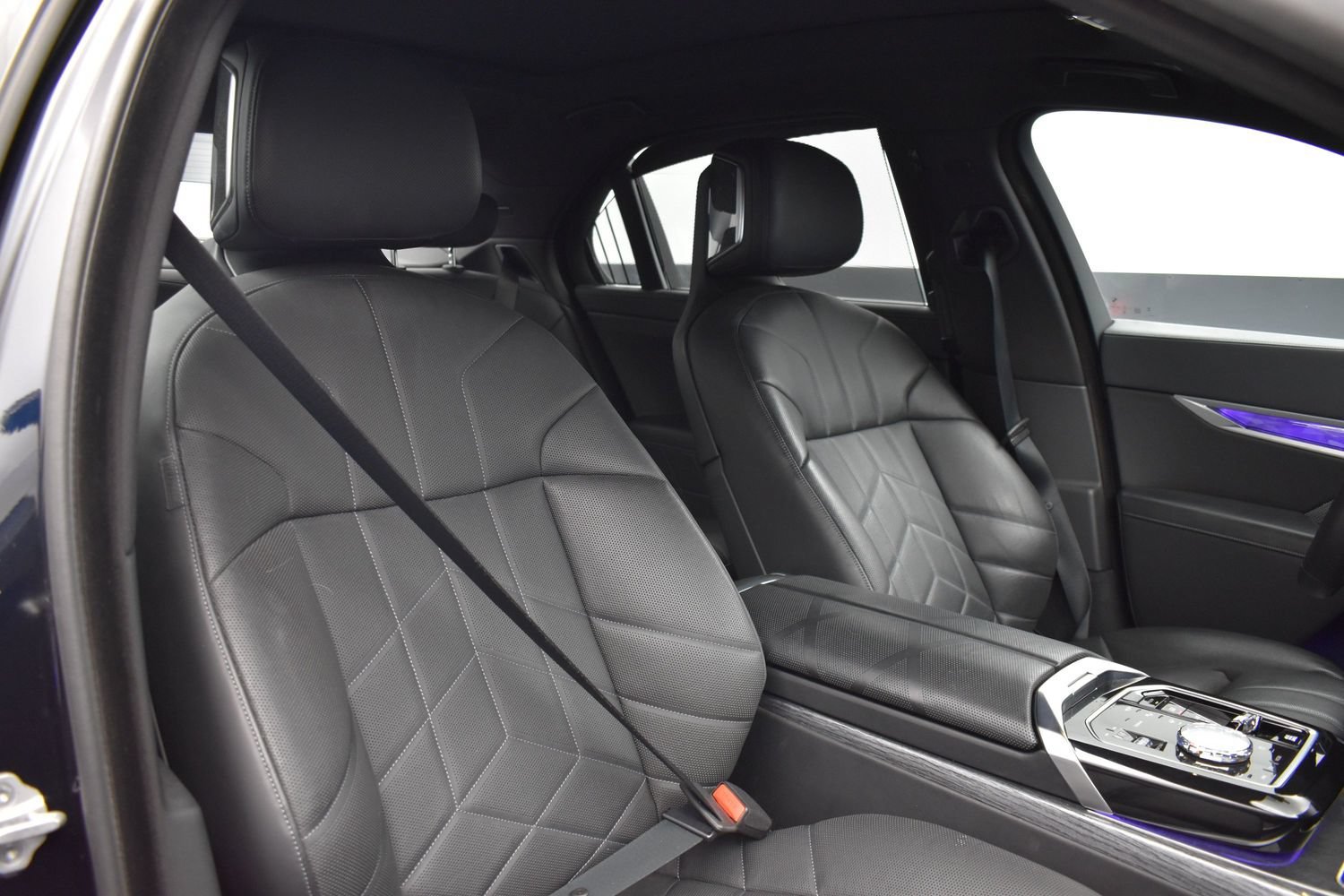 Used 2025 Black BMW 740i xDrive image 22