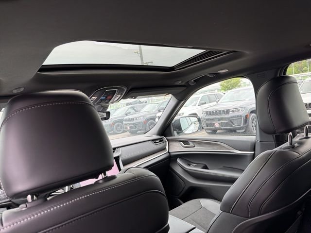 New 2026 Bright White Clear-Coat Exterior Paint Jeep Altitude image 9