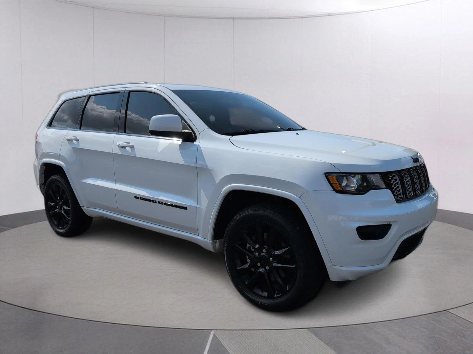 Used 2022 Bright White Clearcoat Jeep Laredo X image 9
