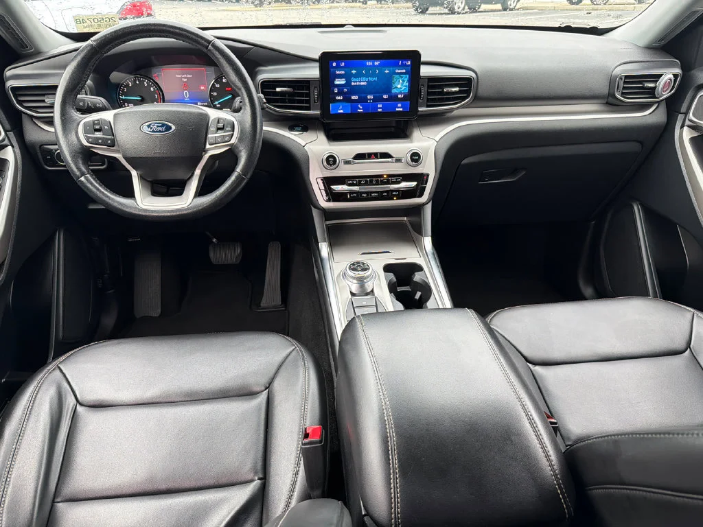 Used 2023 Silver Ford XLT image 23