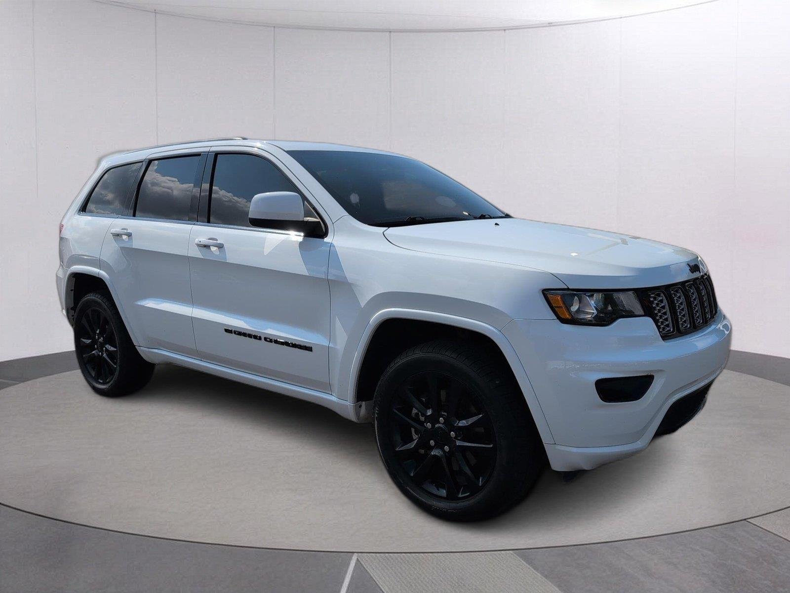 Used 2022 Bright White Clearcoat Jeep Laredo X image 9