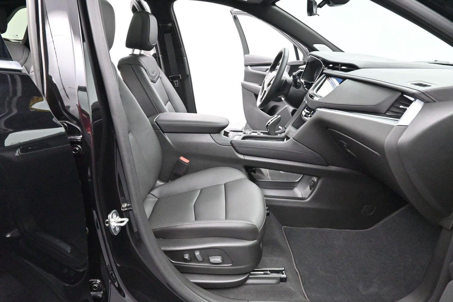 Used 2026 Stellar Black Metallic Cadillac Premium Luxury image 34