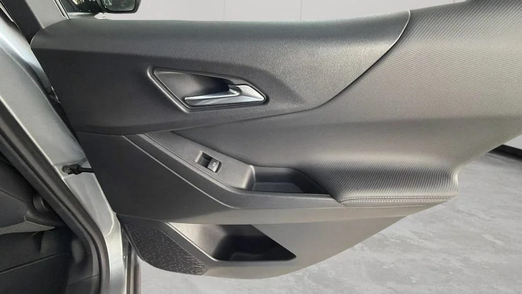 Used 2025 Sterling Gray Metallic Chevrolet LT image 31