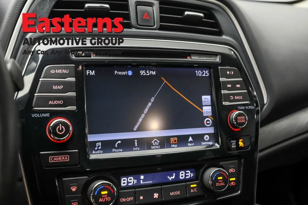 Used 2018 Silver Nissan 3.5 S image 19