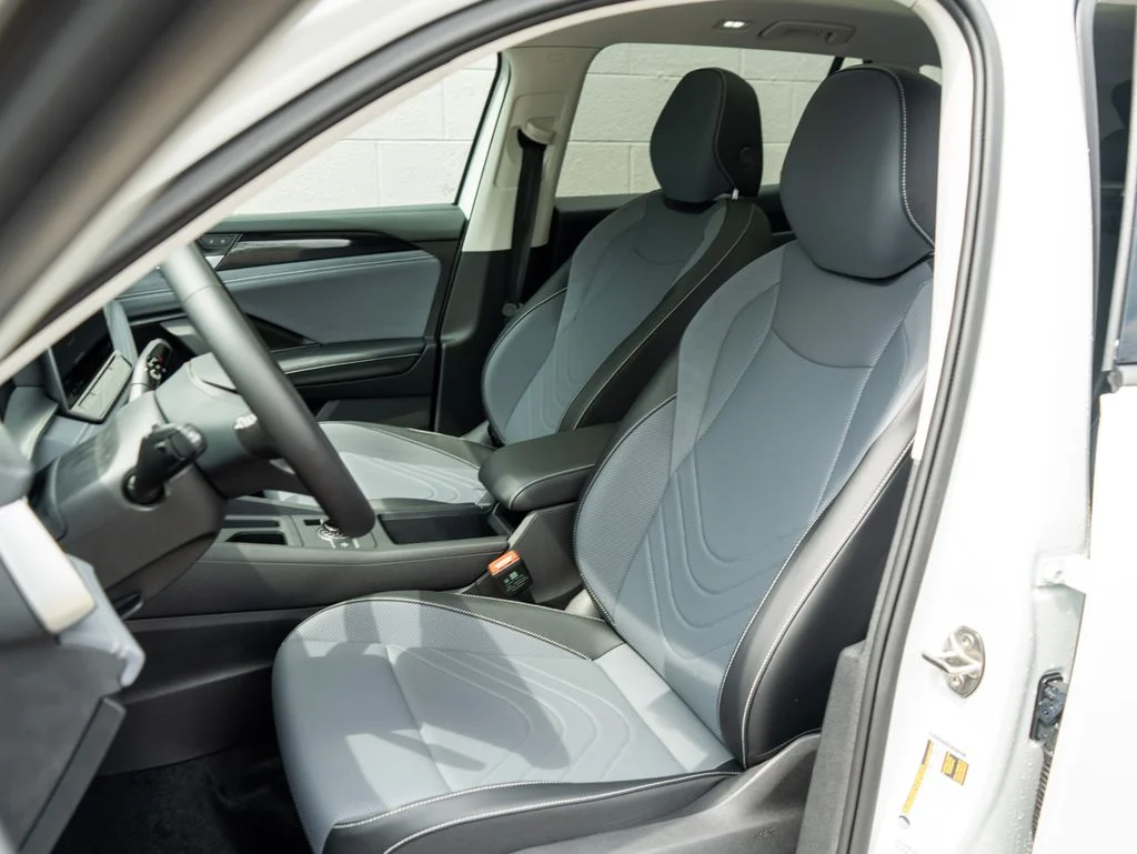 New 2026 Pure White Volkswagen 2.0T SE image 8