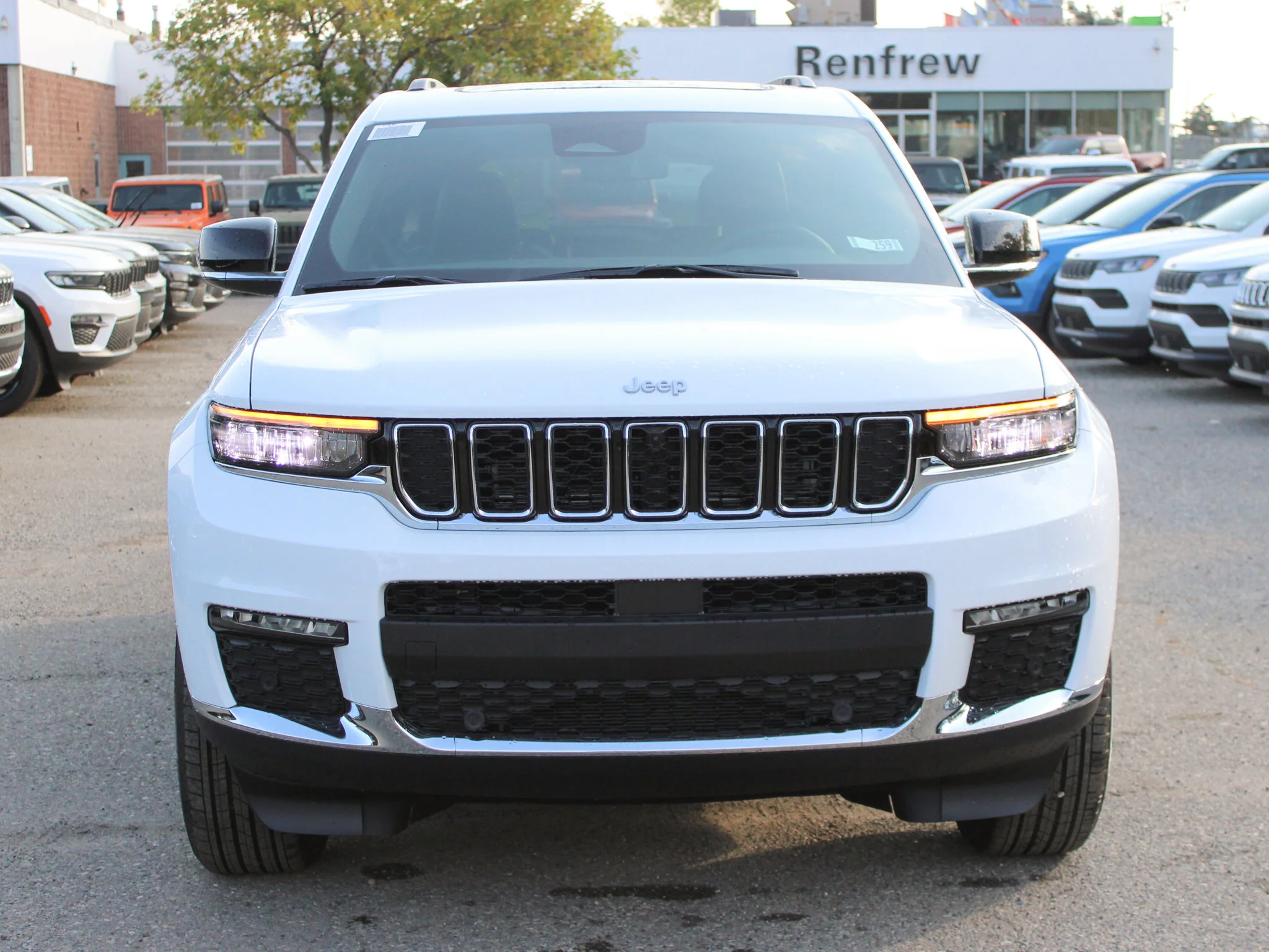 New 2025 White Jeep Limited* 4x4 image 6