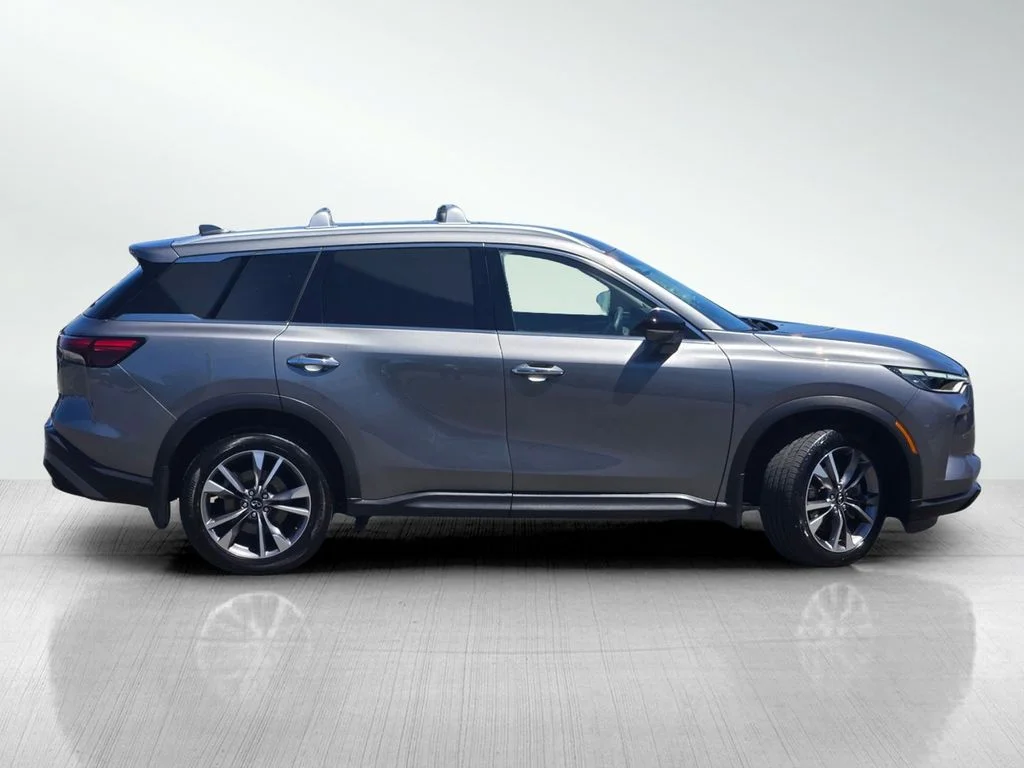 Used 2023 Graphite Shadow INFINITI LUXE image 3