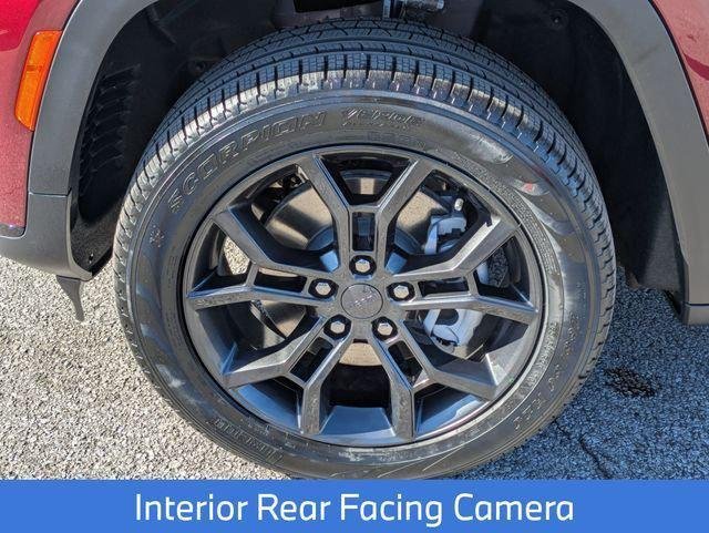 New 2025 Velvet Red Pearl-Coat Exterior Paint Jeep Limited image 12