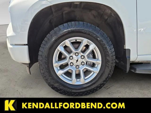 Used 2023 White Chevrolet RST image 9